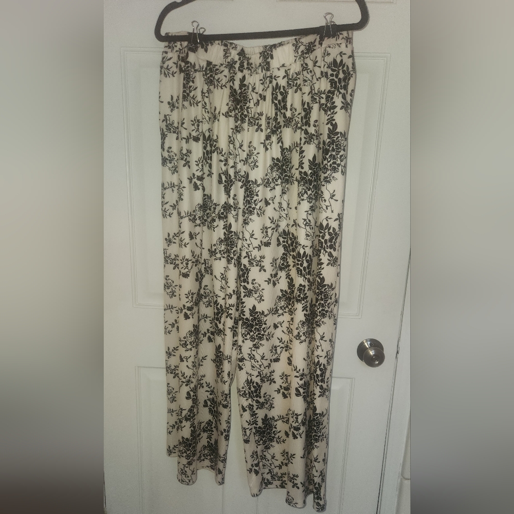 Cider Flowy Wide Leg Floral Pants 1x